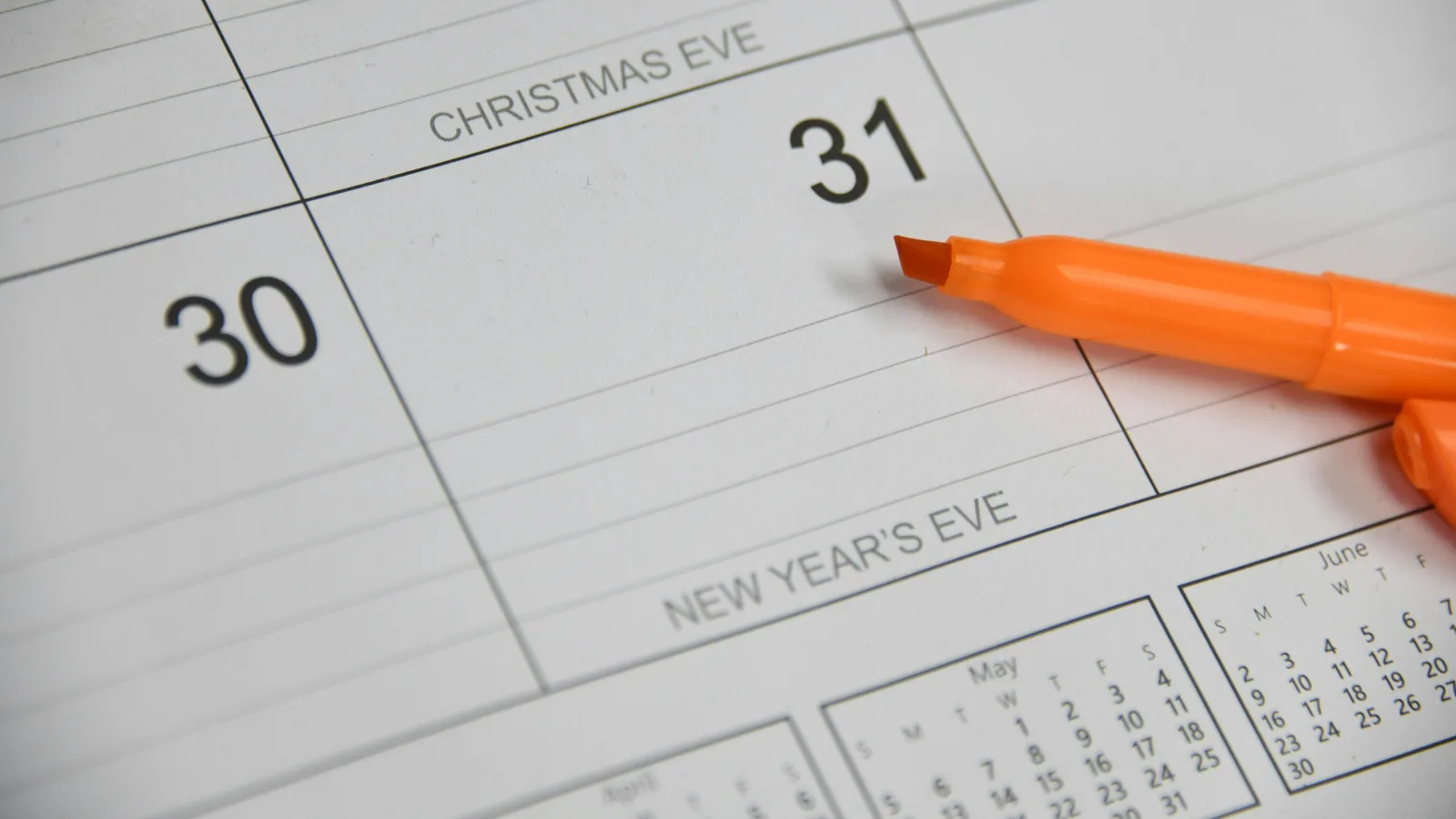 Marcador sobre las casillas de un calendario mensual.